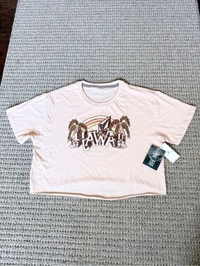 Hawaii Graphic Cropped Tee in Light Pink.. Various sizes